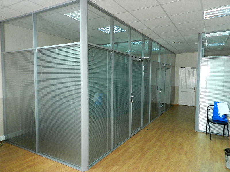 Пример стеклянных офисных перегородок №1