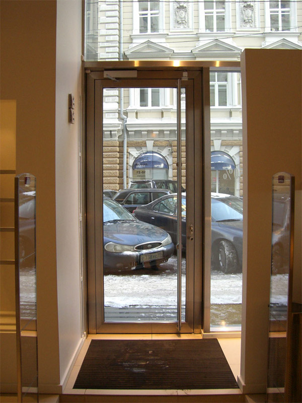 Пример алюминиевой двери №2