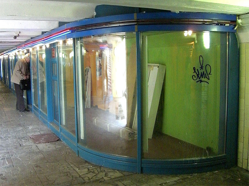 Пример гнутого стекла для витрины